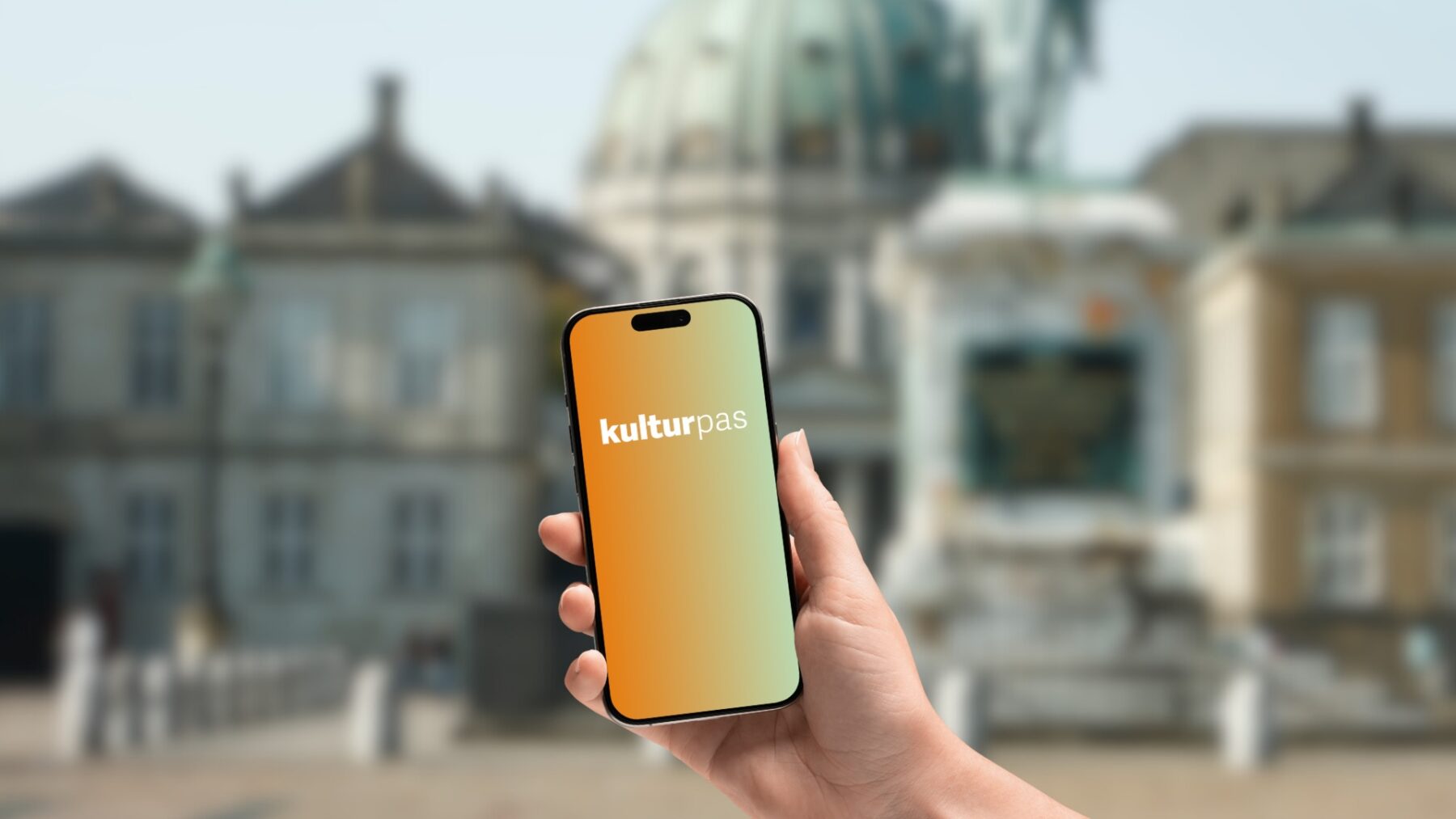 En mobiltelefon med teksten "Kulturpas" på skærmen.